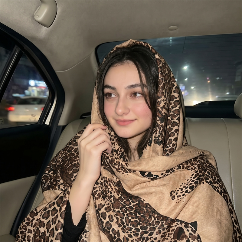 Women Fashion Wear - Hijab et foulard vintage à imprimé